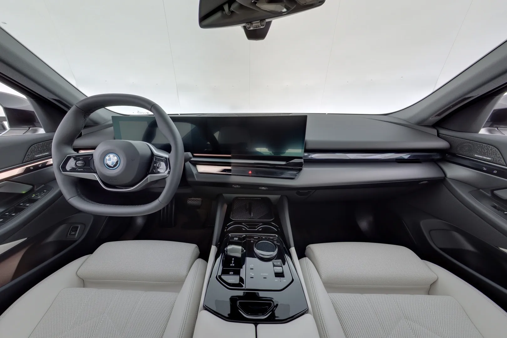 BMW i5 KVR-704 carousel image