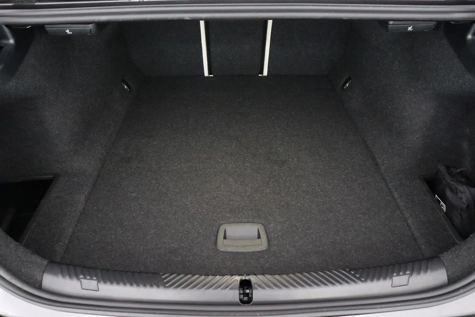 BMW i5 KVR-704 carousel image