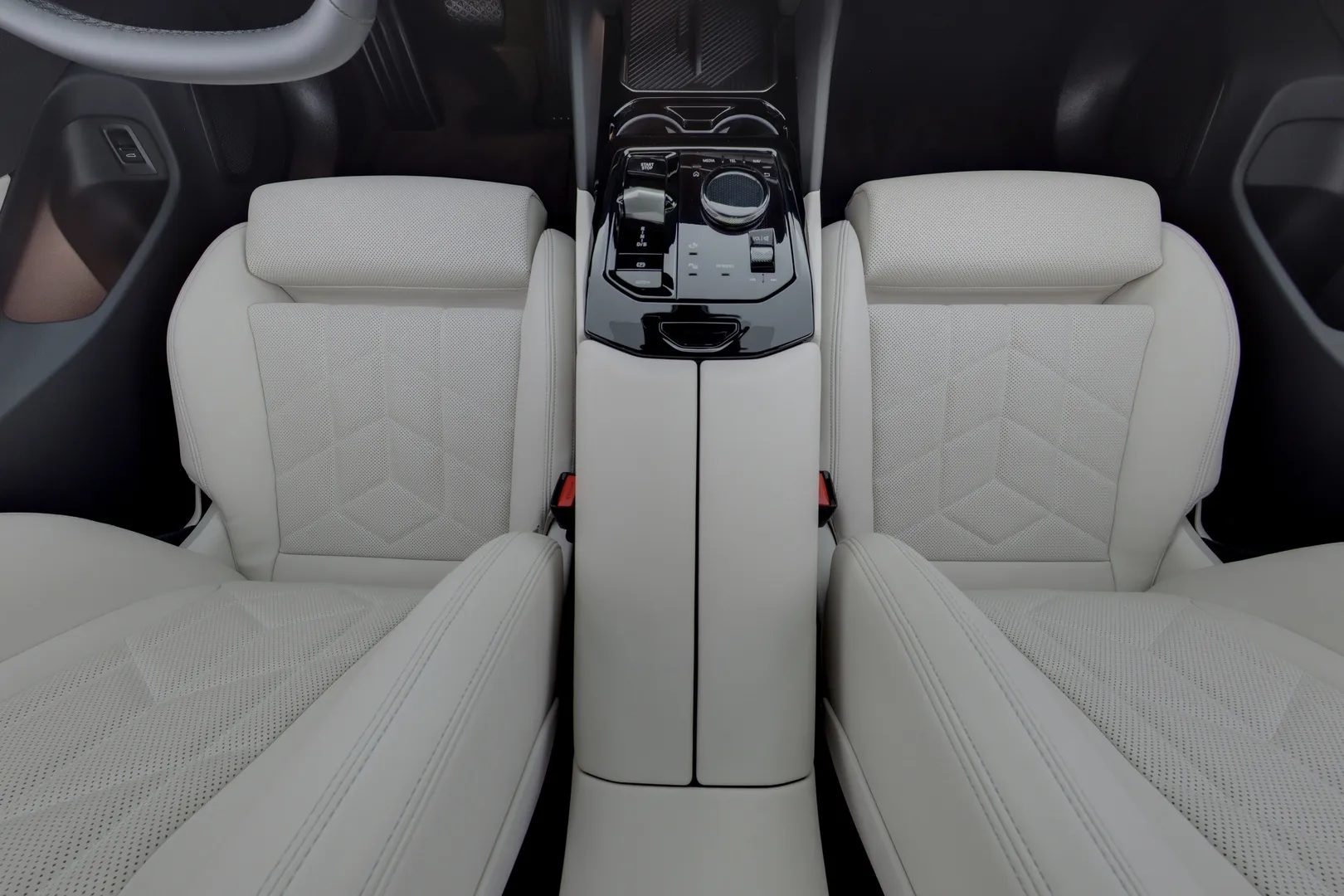 BMW i5 KVR-704 carousel image