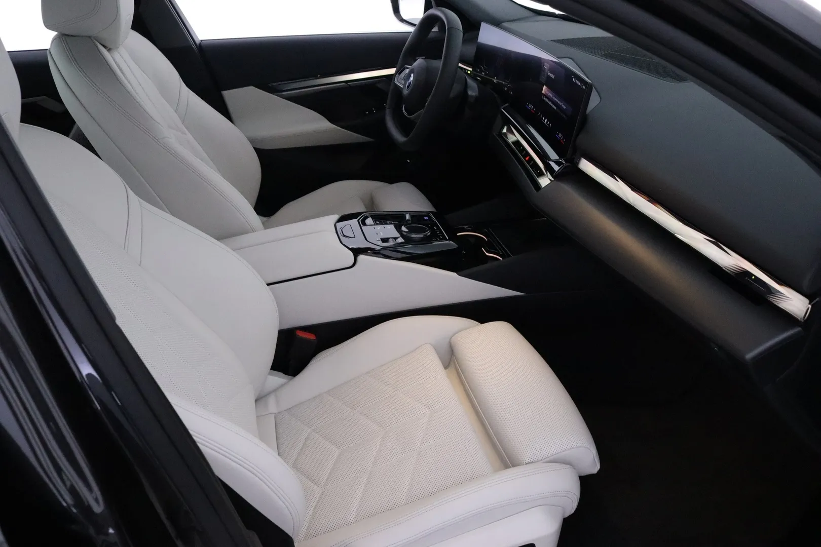 BMW i5 KVR-704 carousel image