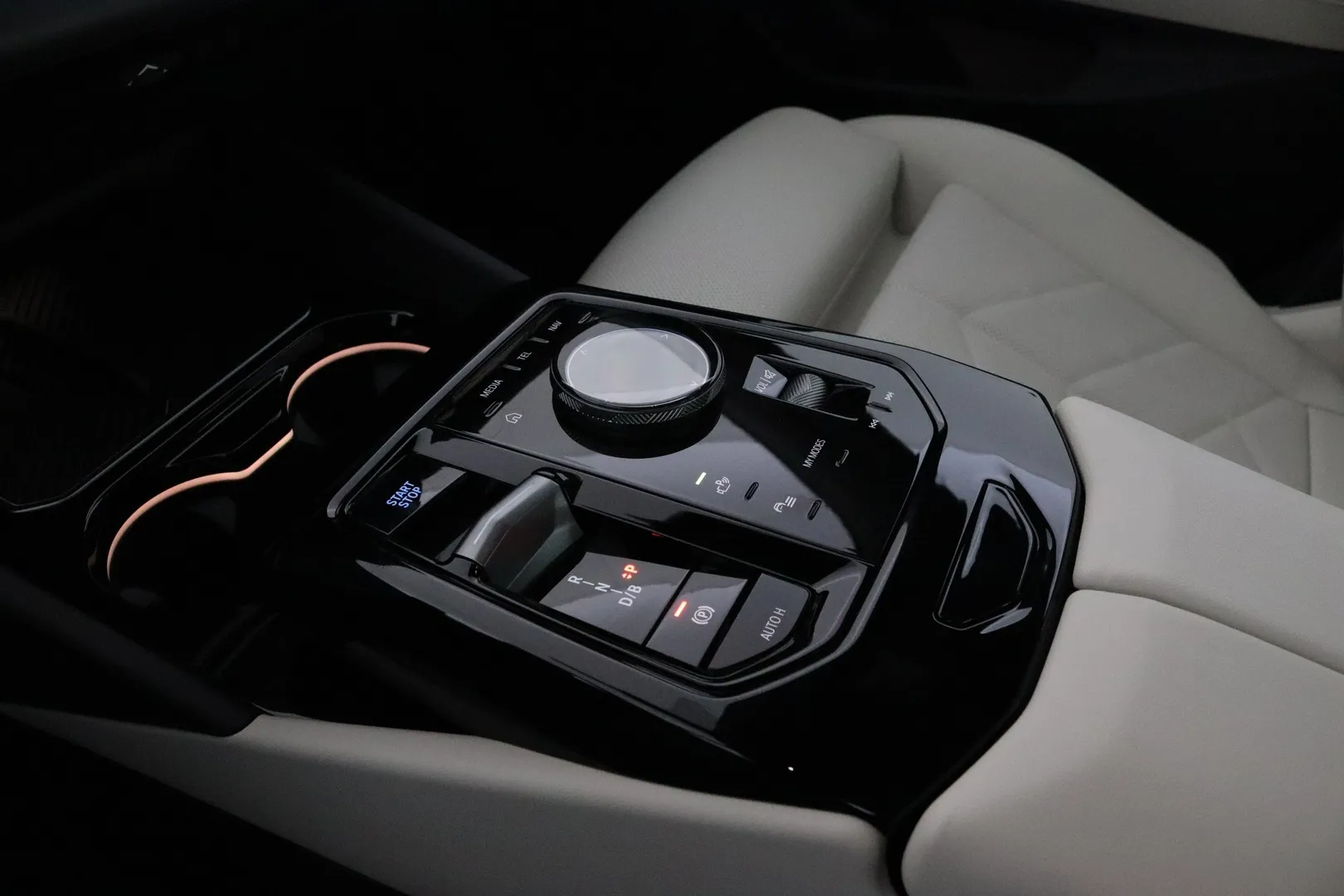 BMW i5 KVR-704 carousel image
