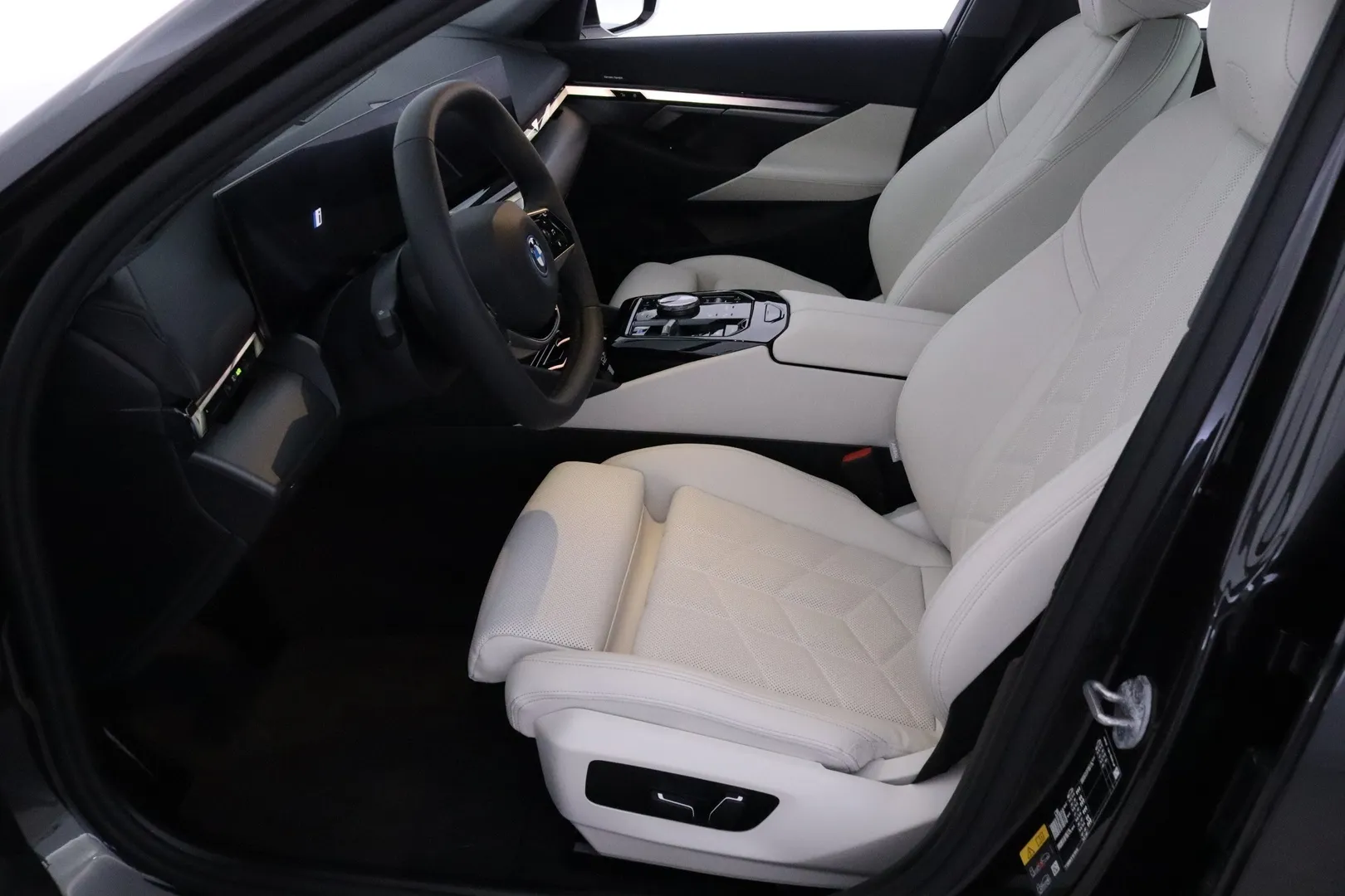 BMW i5 KVR-704 carousel image