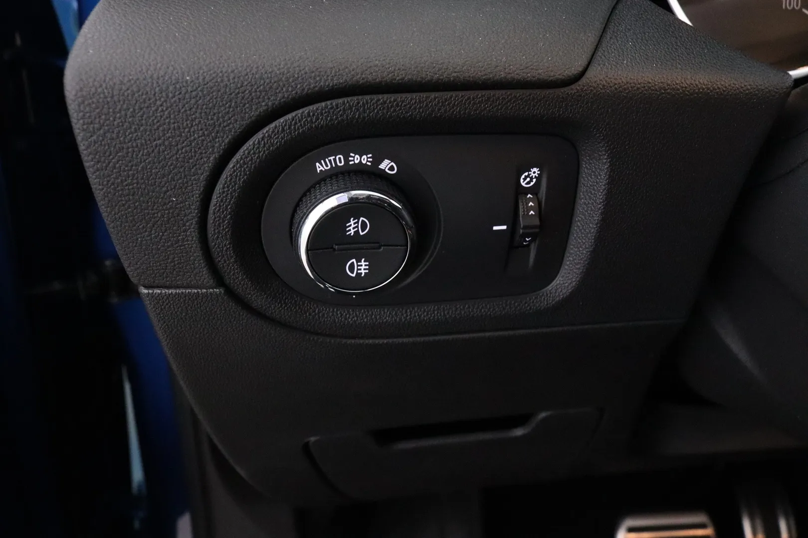 Opel Grandland X MZF-687 carousel image