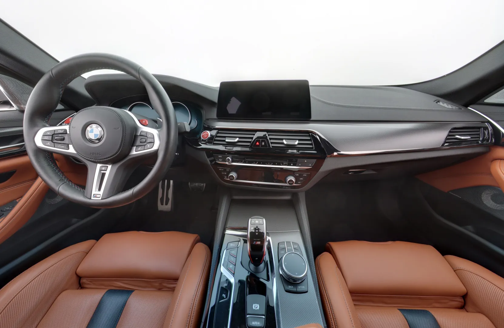 BMW M5 SMU-384 carousel image