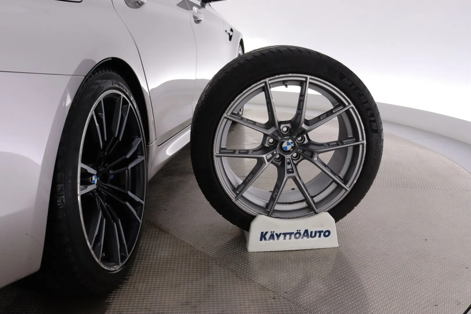 BMW M5 SMU-384 carousel image