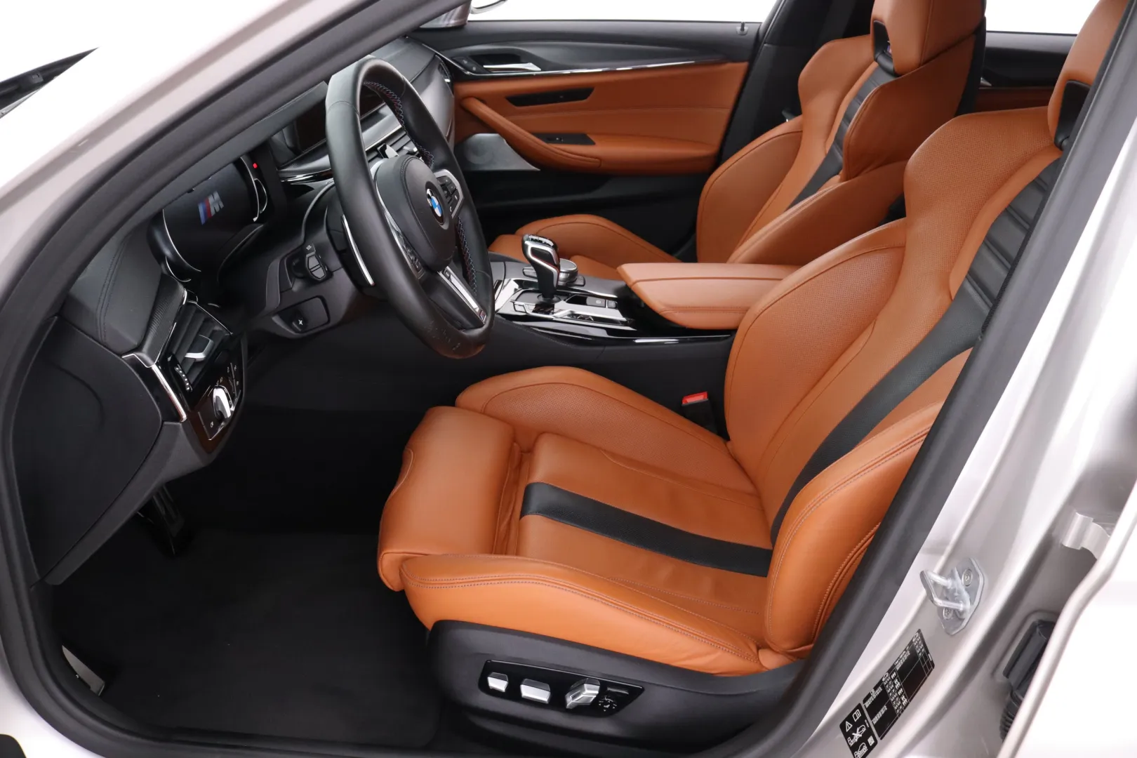 BMW M5 SMU-384 carousel image