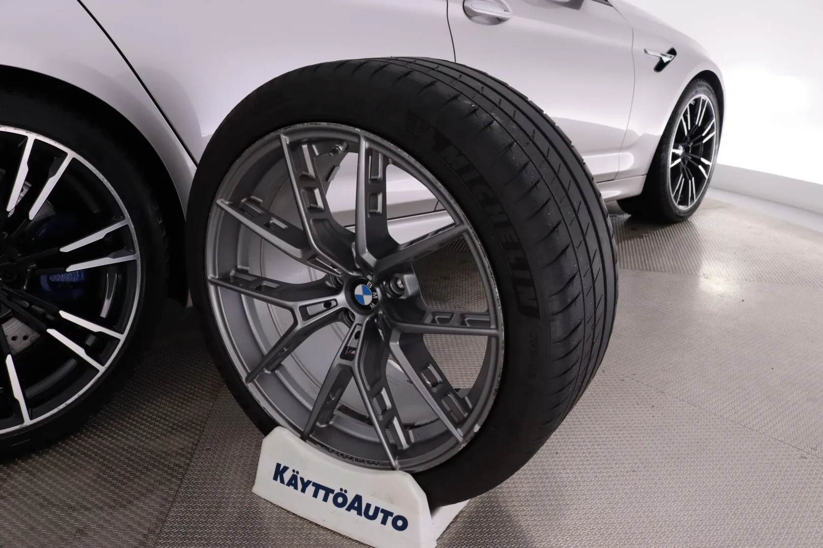 BMW M5 SMU-384 carousel image