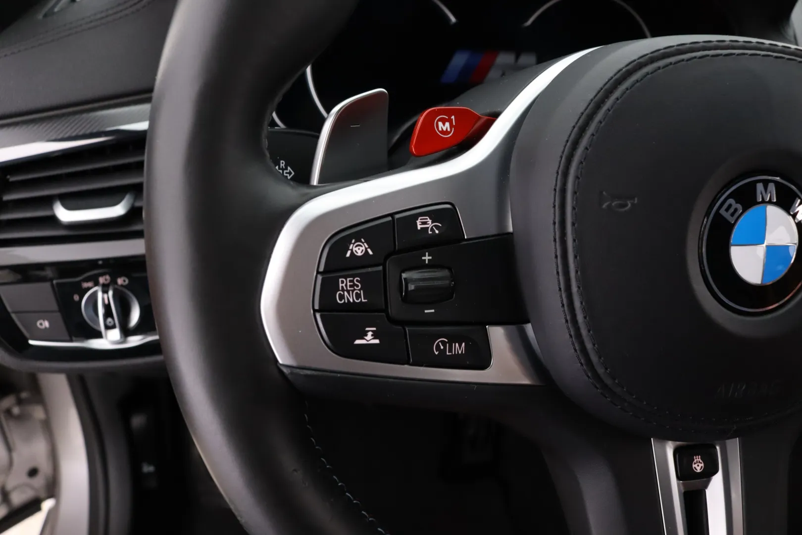 BMW M5 SMU-384 carousel image