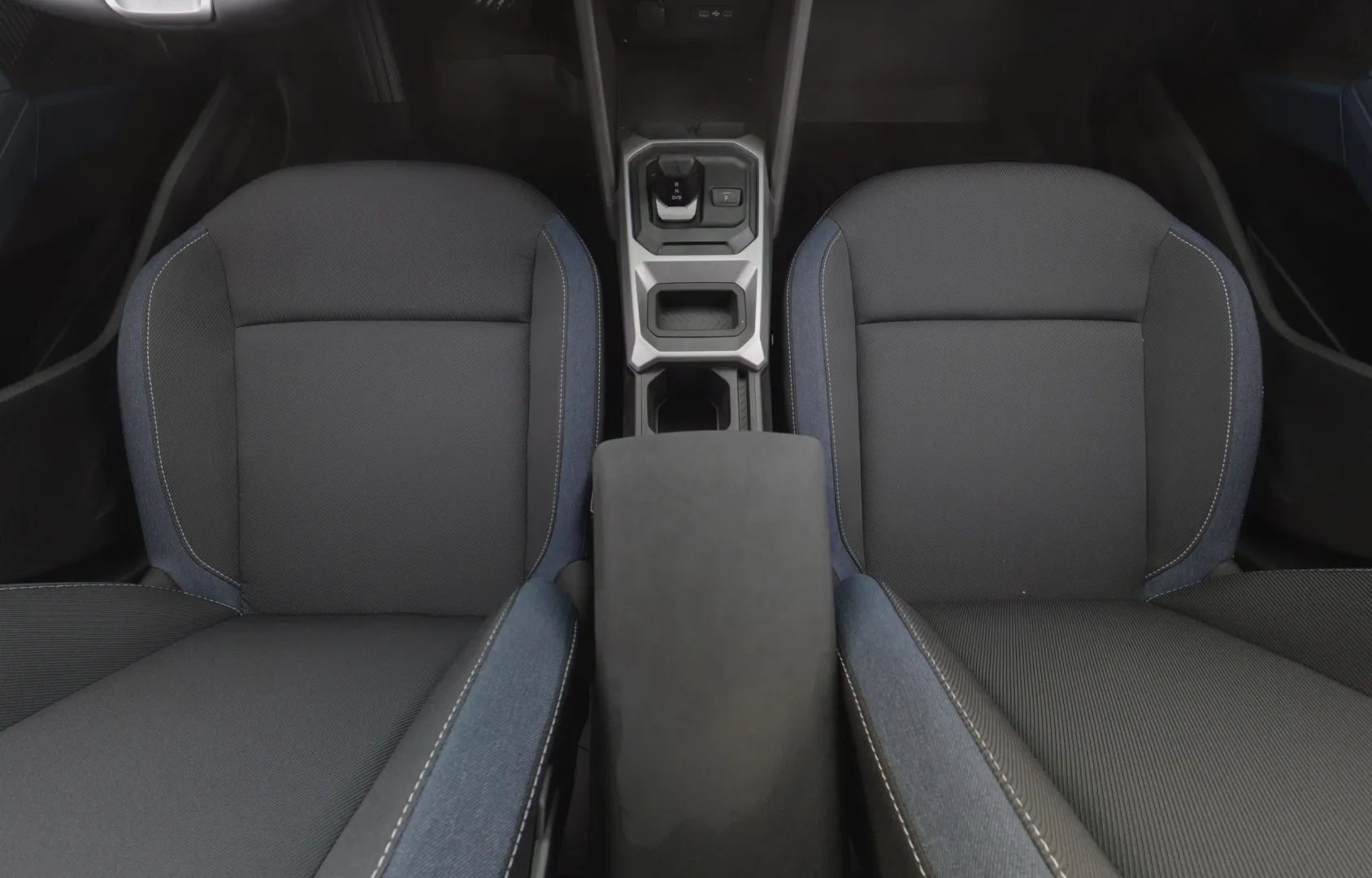 Dacia Duster GRA-627 carousel image