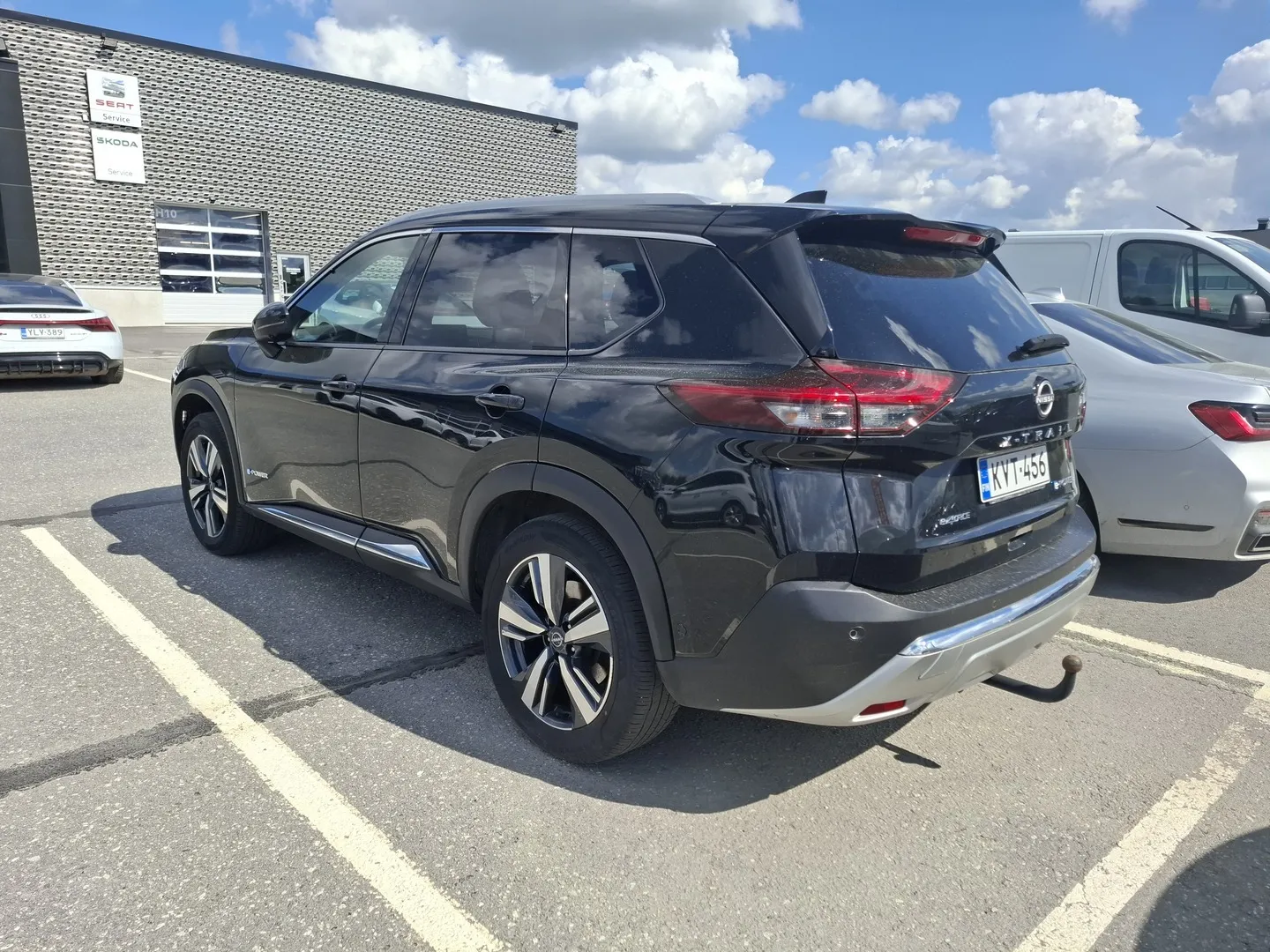 Nissan X-Trail KVT-456 carousel image