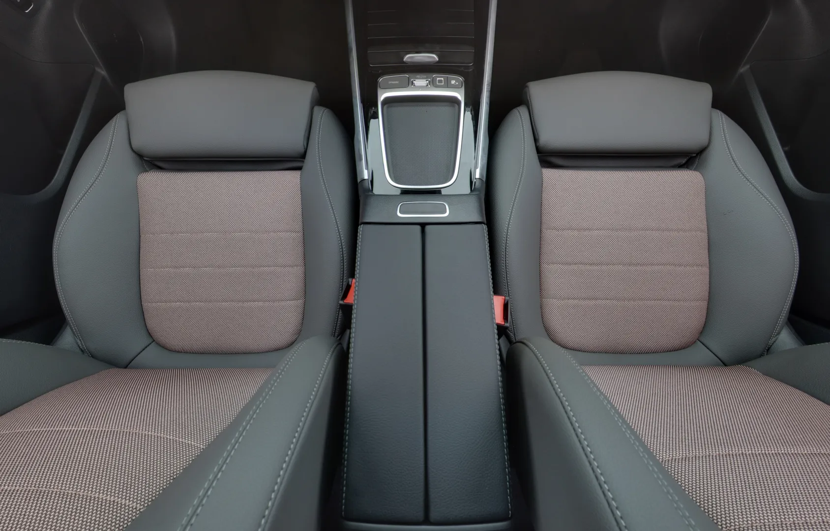 Mercedes-Benz EQB GRF-427 carousel image