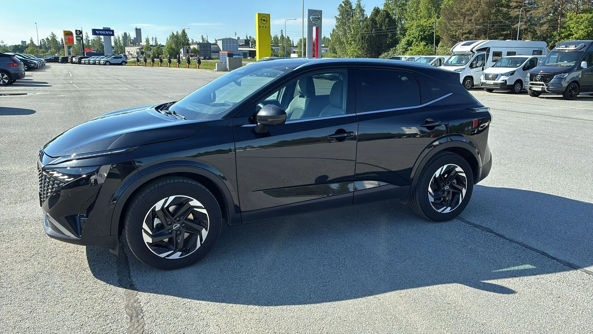 Nissan Qashqai XTJ-466 carousel image