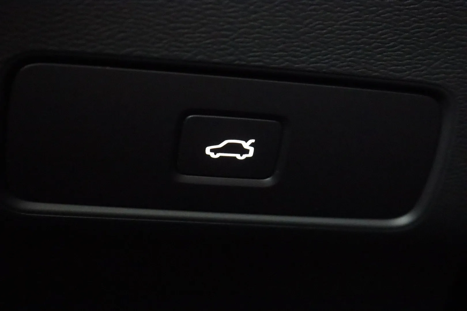 Volvo XC40 EVJ-364 carousel image