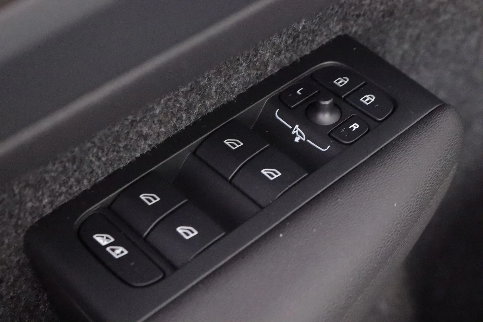 Volvo XC40 EVJ-364 carousel image