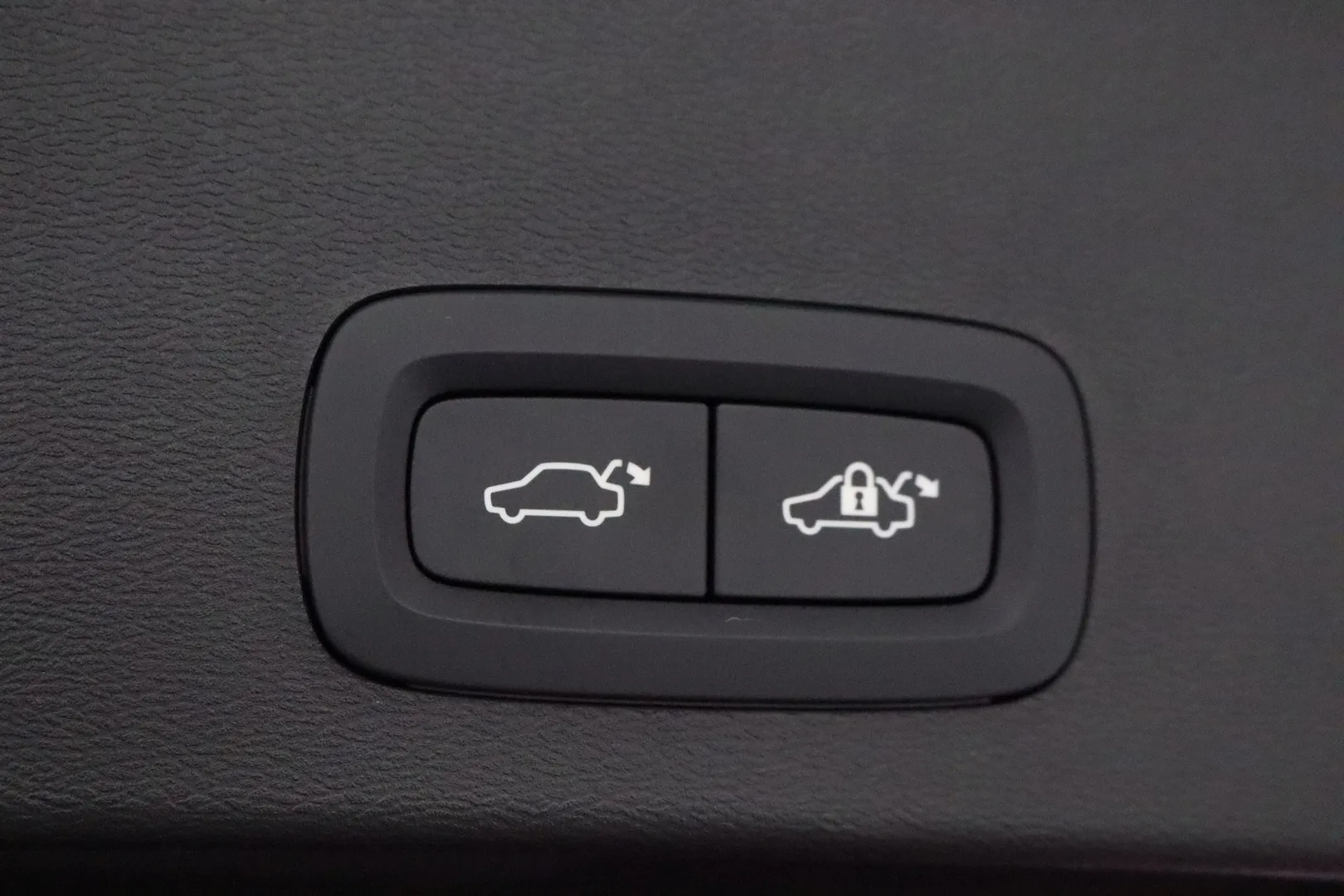 Volvo XC40 EVJ-364 carousel image