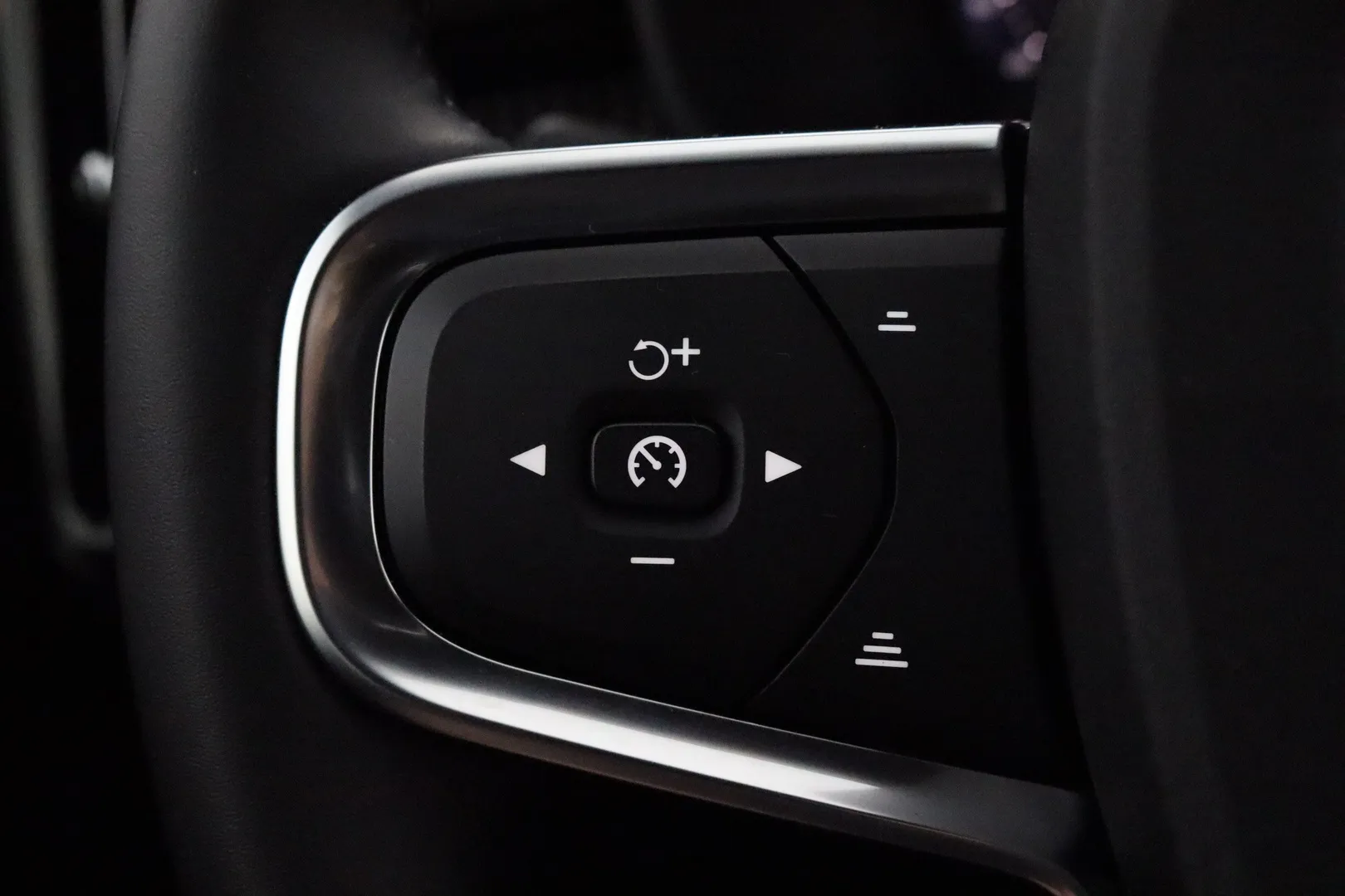 Volvo XC40 EVJ-364 carousel image