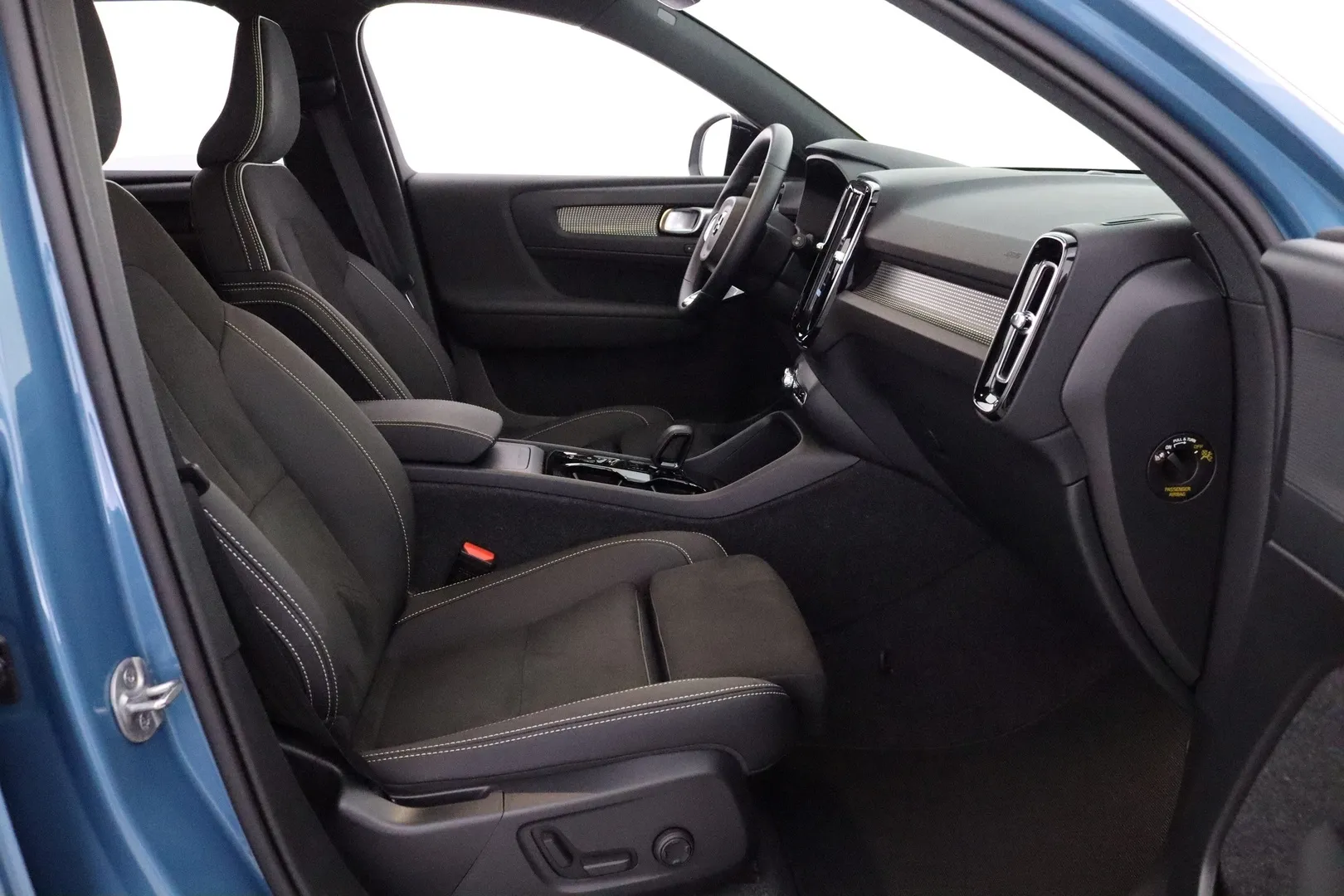 Volvo XC40 EVJ-364 carousel image