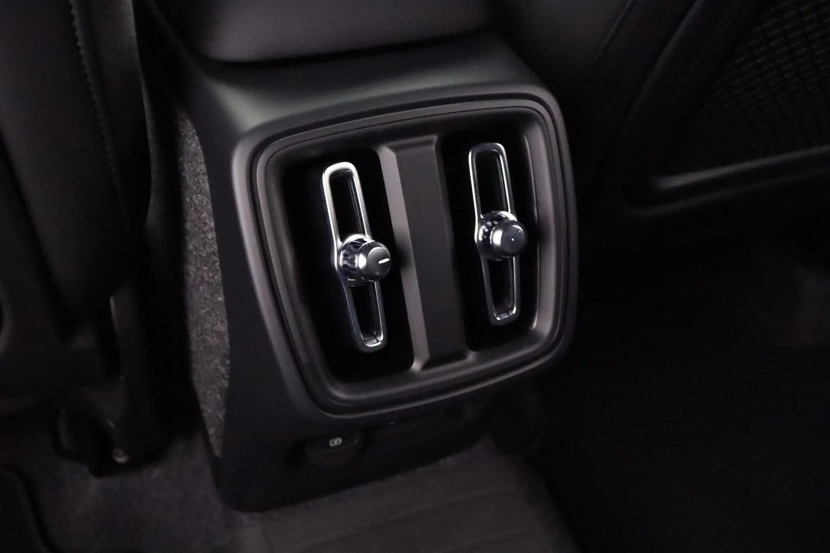 Volvo XC40 EVJ-364 carousel image