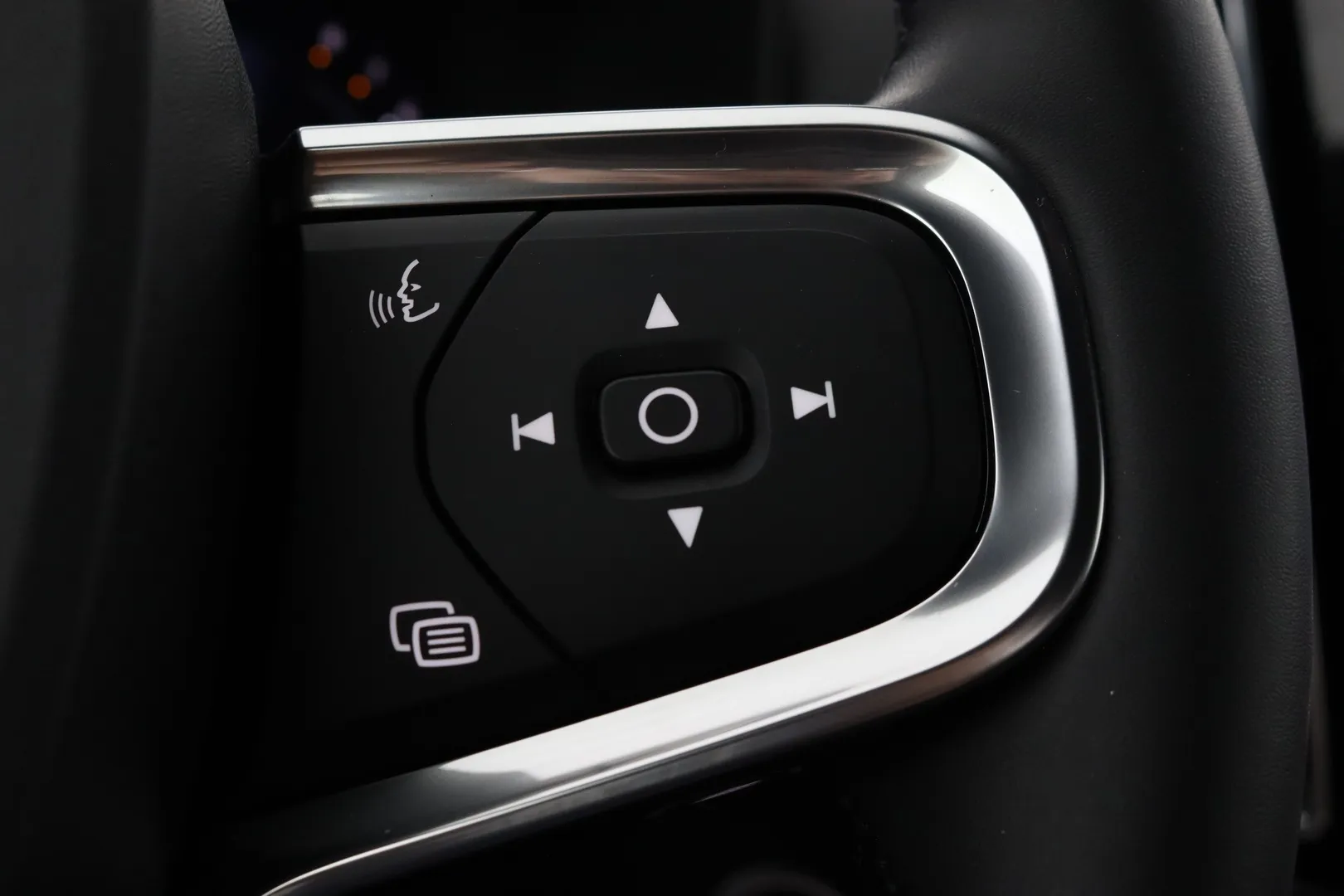 Volvo XC40 EVJ-759 carousel image