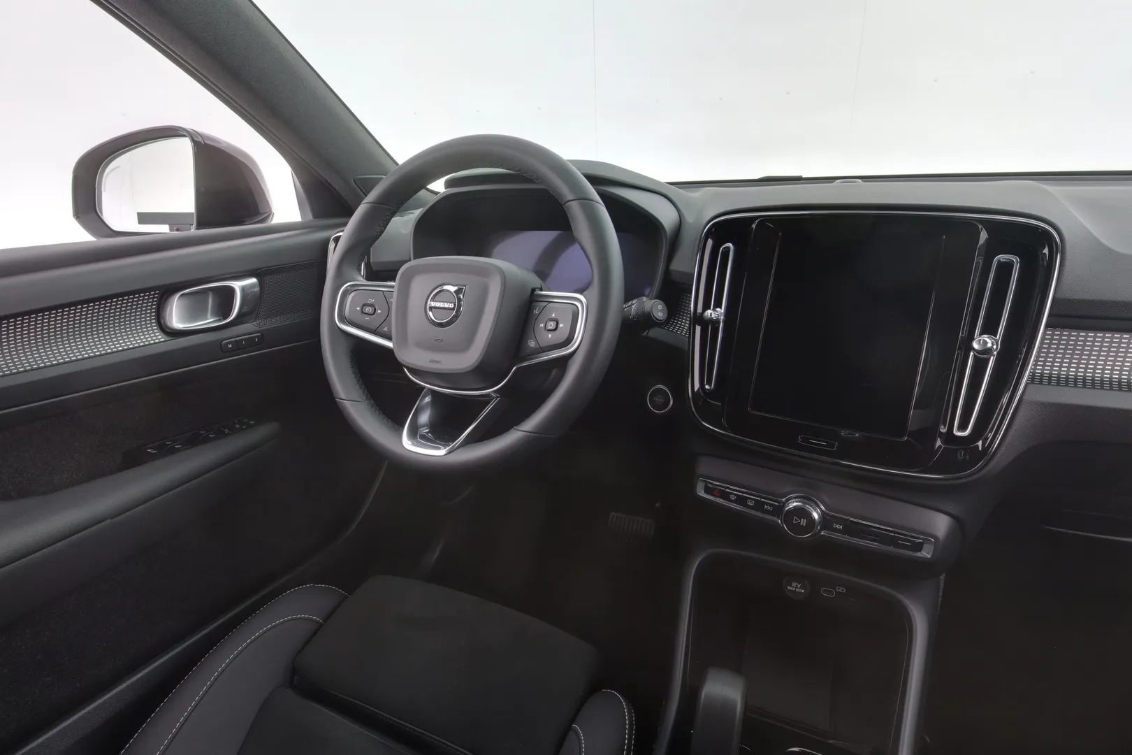 Volvo XC40 EVJ-759 carousel image