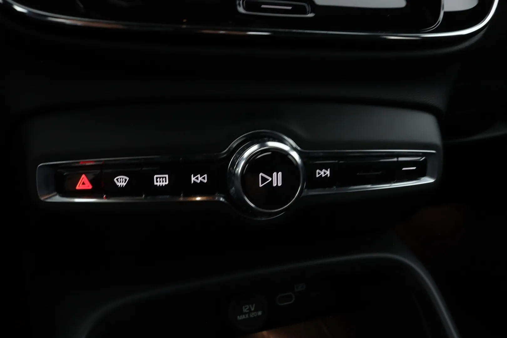 Volvo XC40 EVJ-759 carousel image