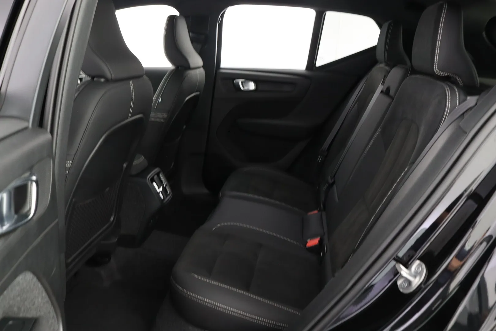 Volvo XC40 EVJ-759 carousel image
