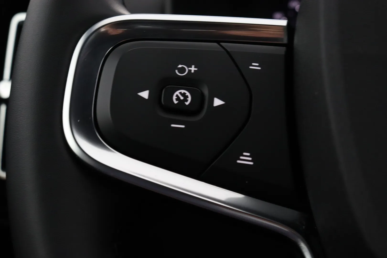Volvo XC40 EVJ-759 carousel image