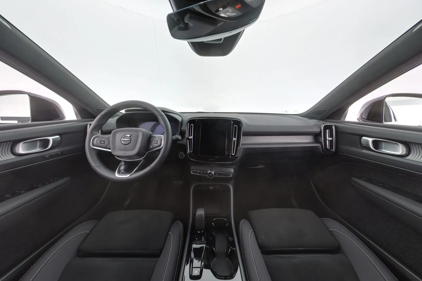 Volvo XC40 EVJ-759 carousel image