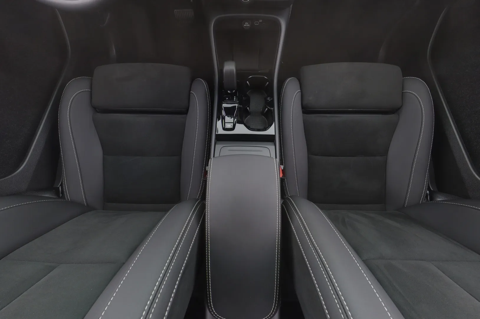 Volvo XC40 EVJ-759 carousel image