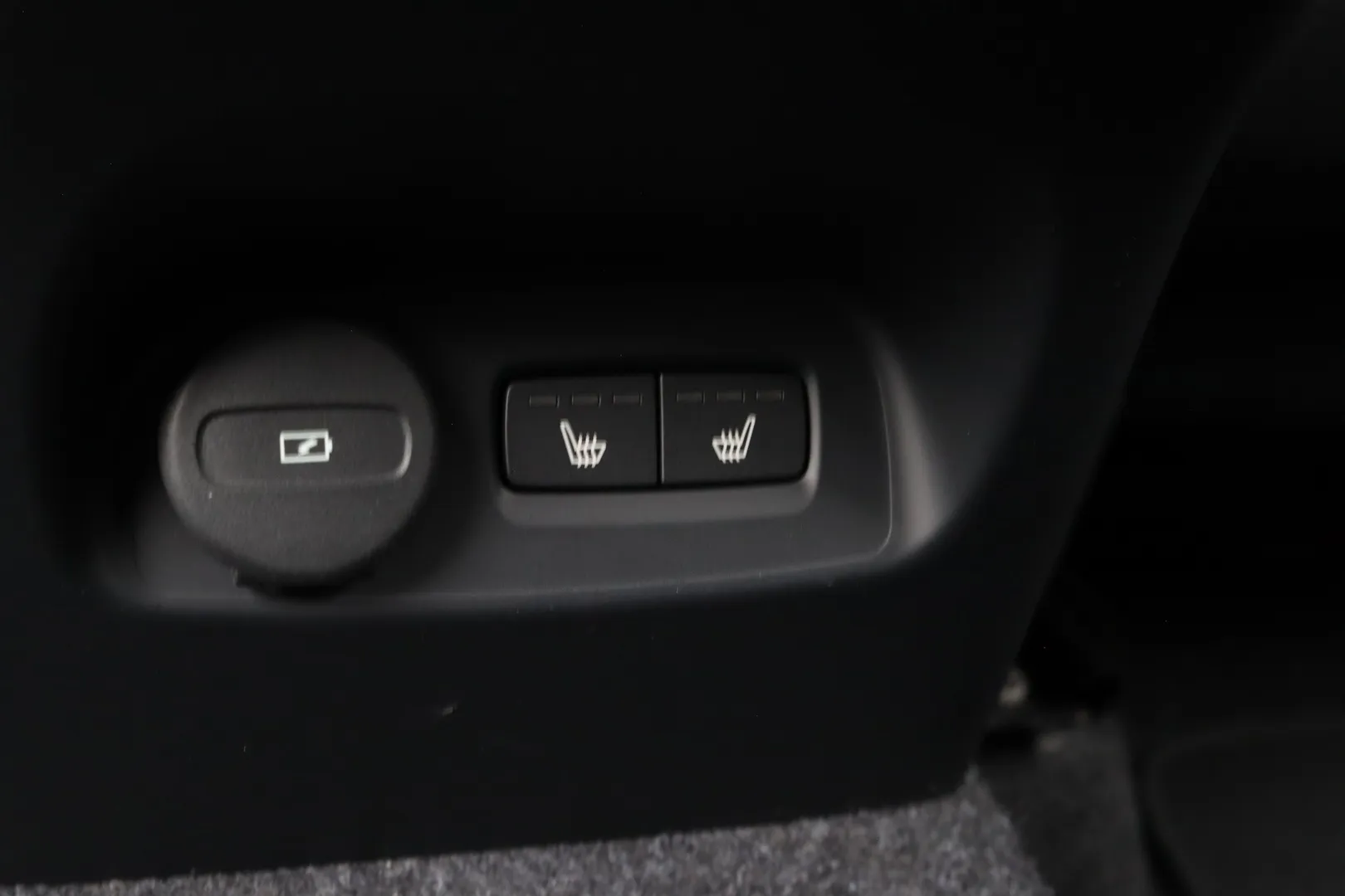 Volvo XC40 EVJ-759 carousel image