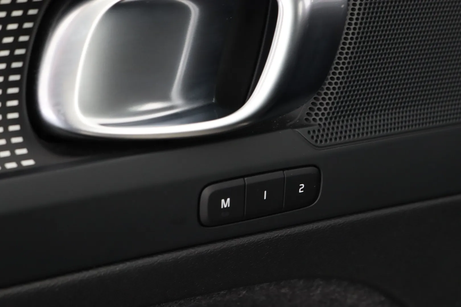 Volvo XC40 EVJ-759 carousel image