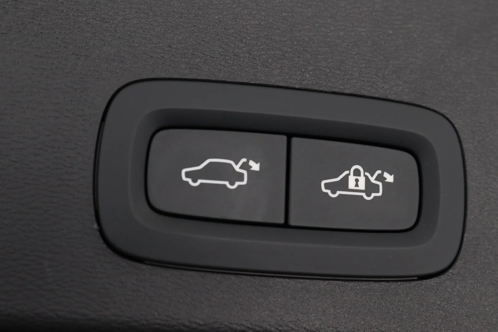 Volvo XC40 EVJ-759 carousel image