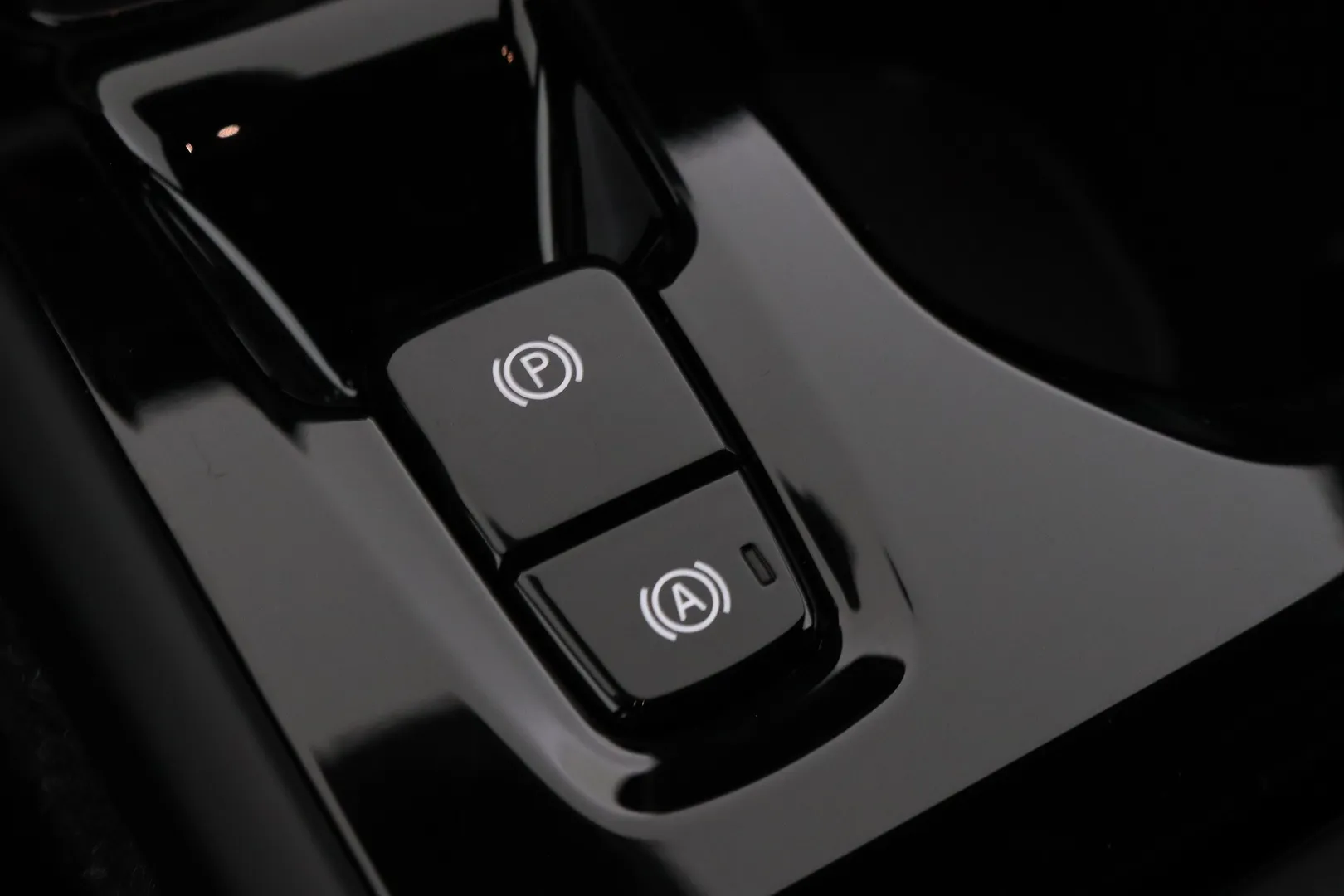 Volvo XC40 EVJ-759 carousel image