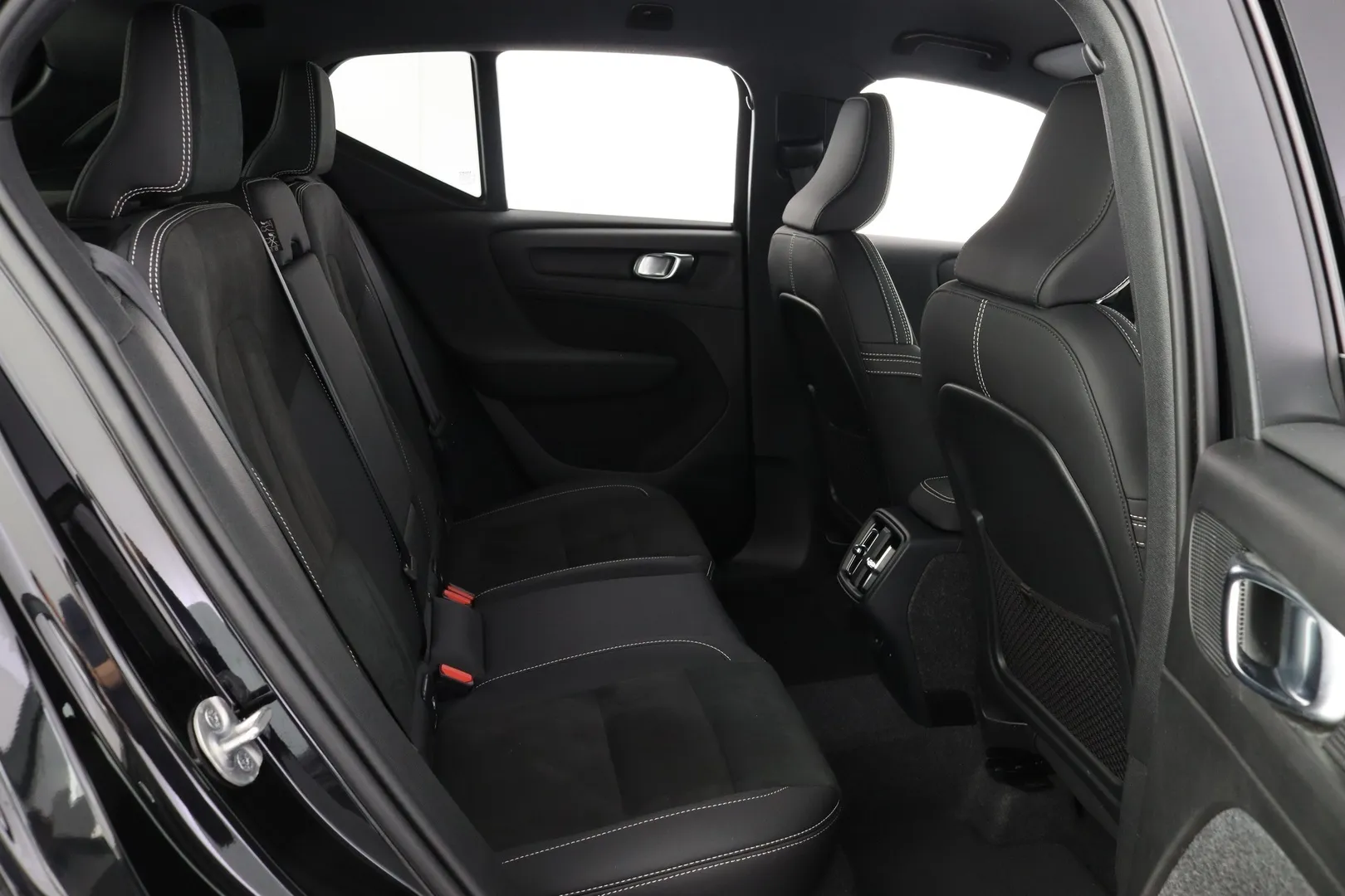 Volvo XC40 EVJ-759 carousel image
