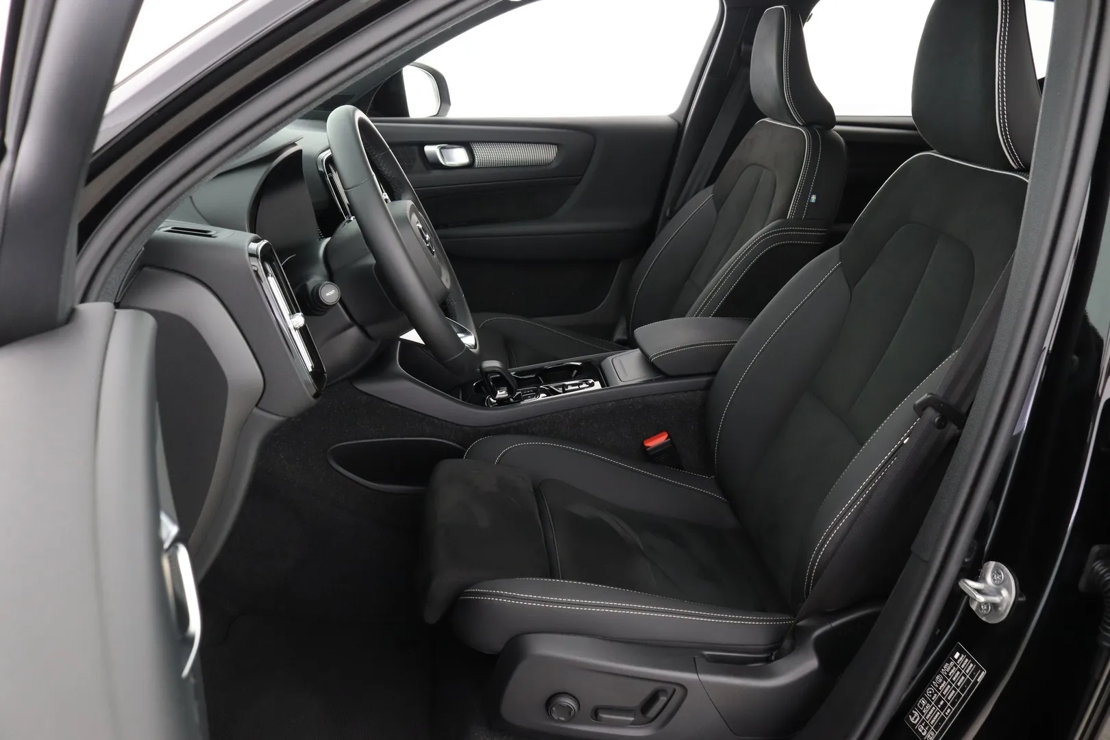 Volvo XC40 EVJ-759 carousel image