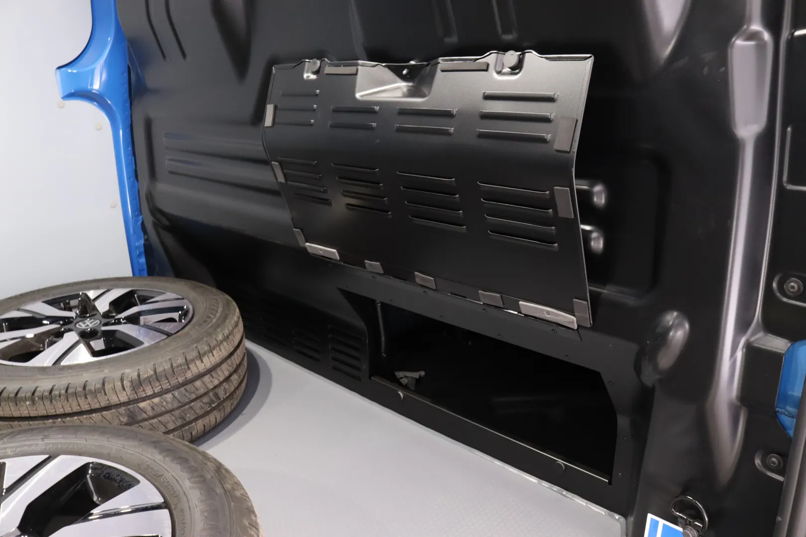 Volkswagen Transporter LTE-845 carousel image