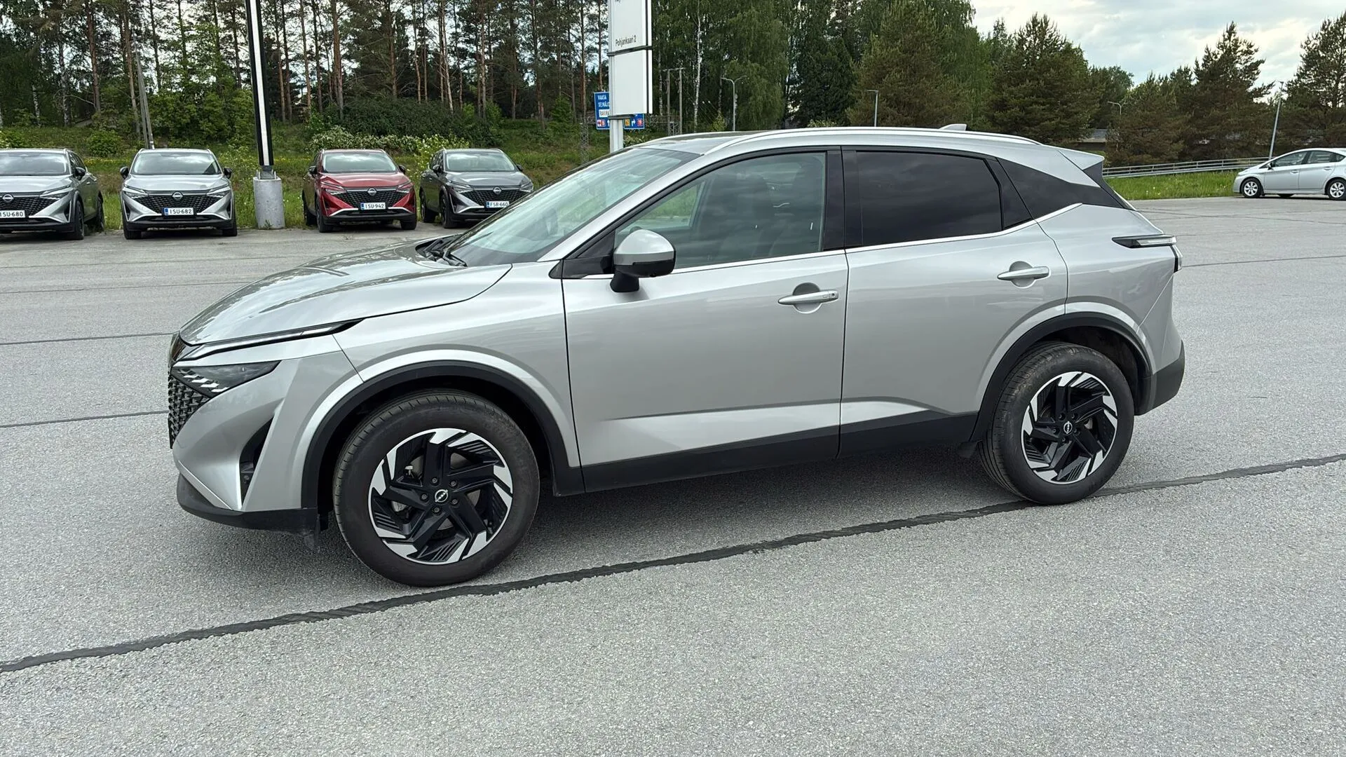 Nissan Qashqai XTJ-473 carousel image