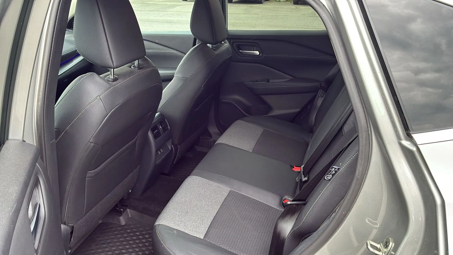 Nissan Qashqai XTJ-473 carousel image