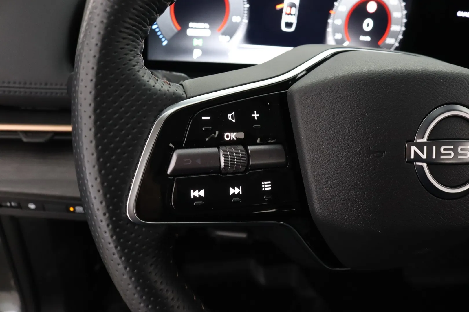 NISSAN Ariya FRG-100 carousel image