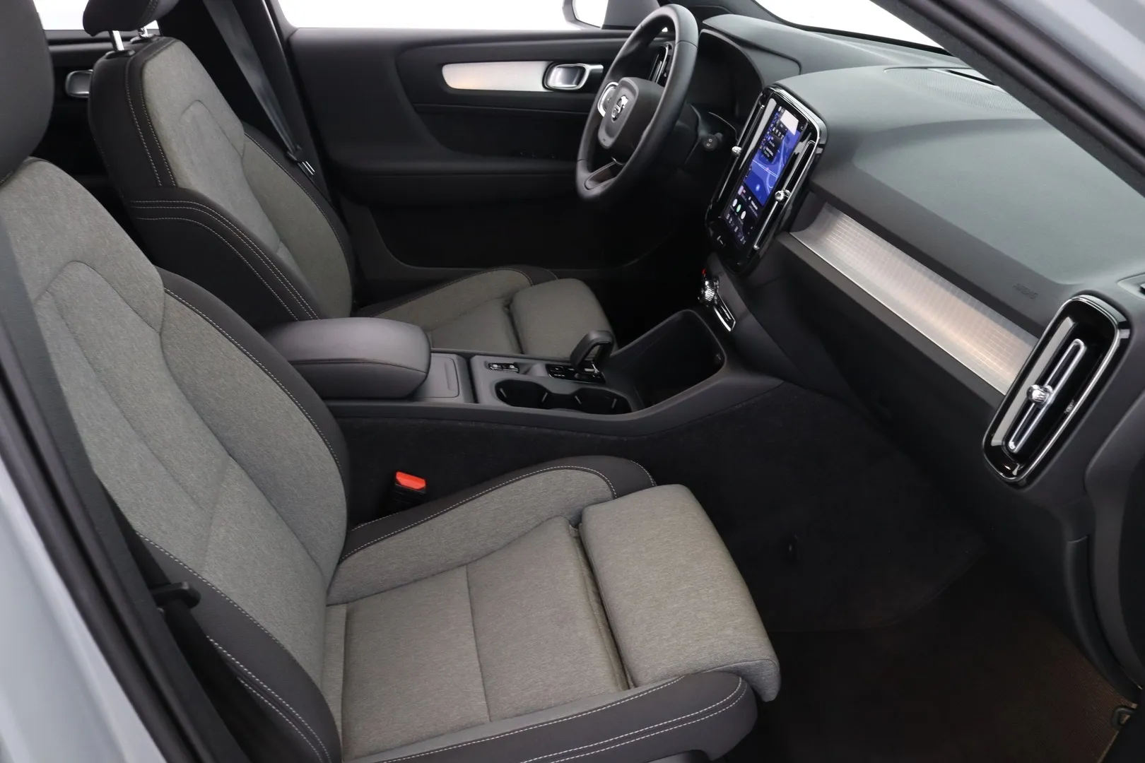 Volvo XC40 ZPO-235 carousel image