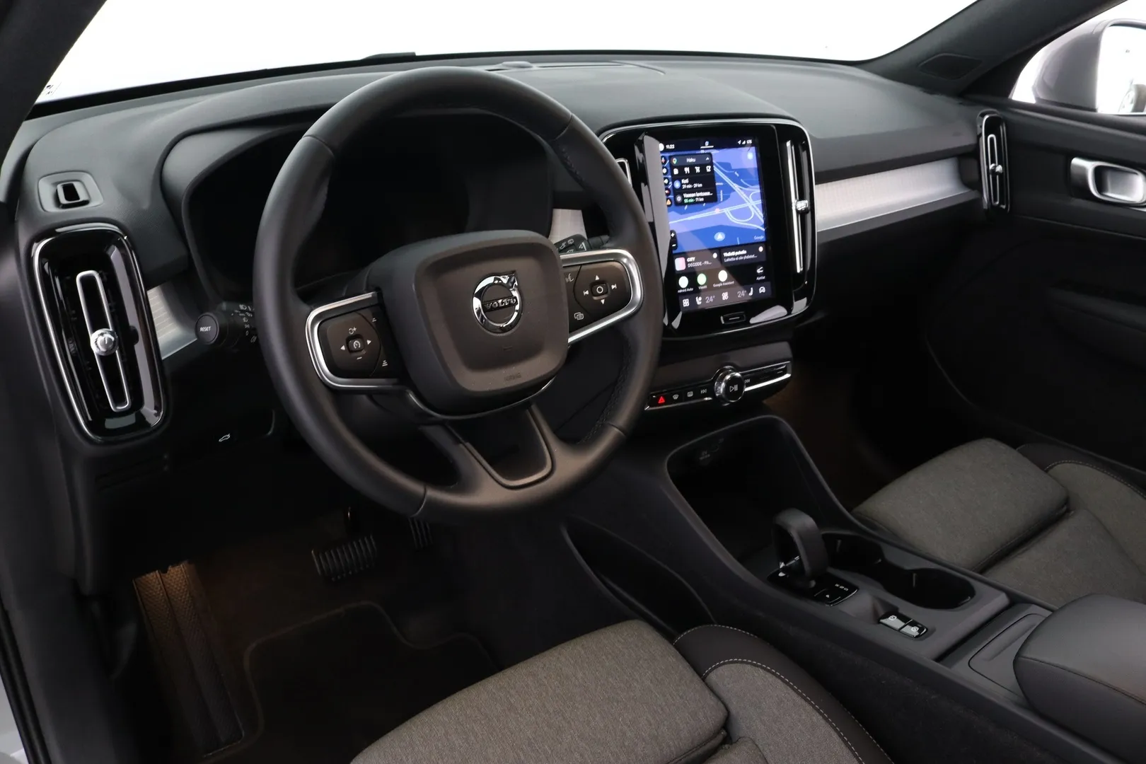 Volvo XC40 ZPO-235 carousel image