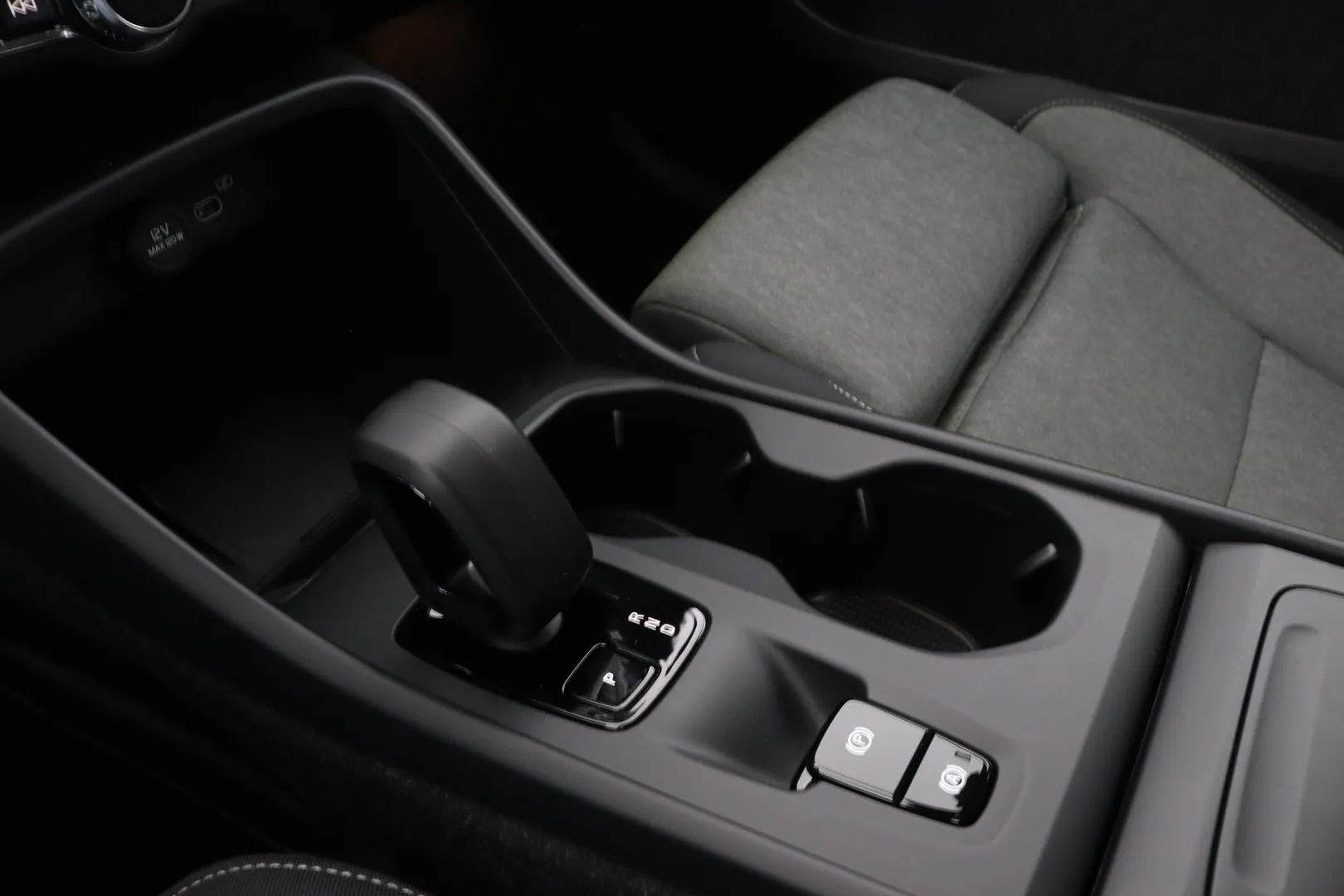 Volvo XC40 ZPO-235 carousel image