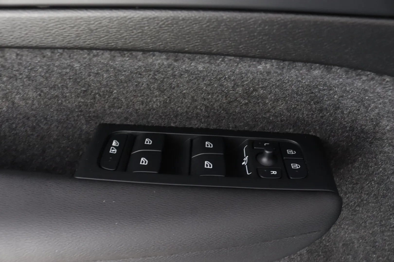 Volvo XC40 ZPO-235 carousel image