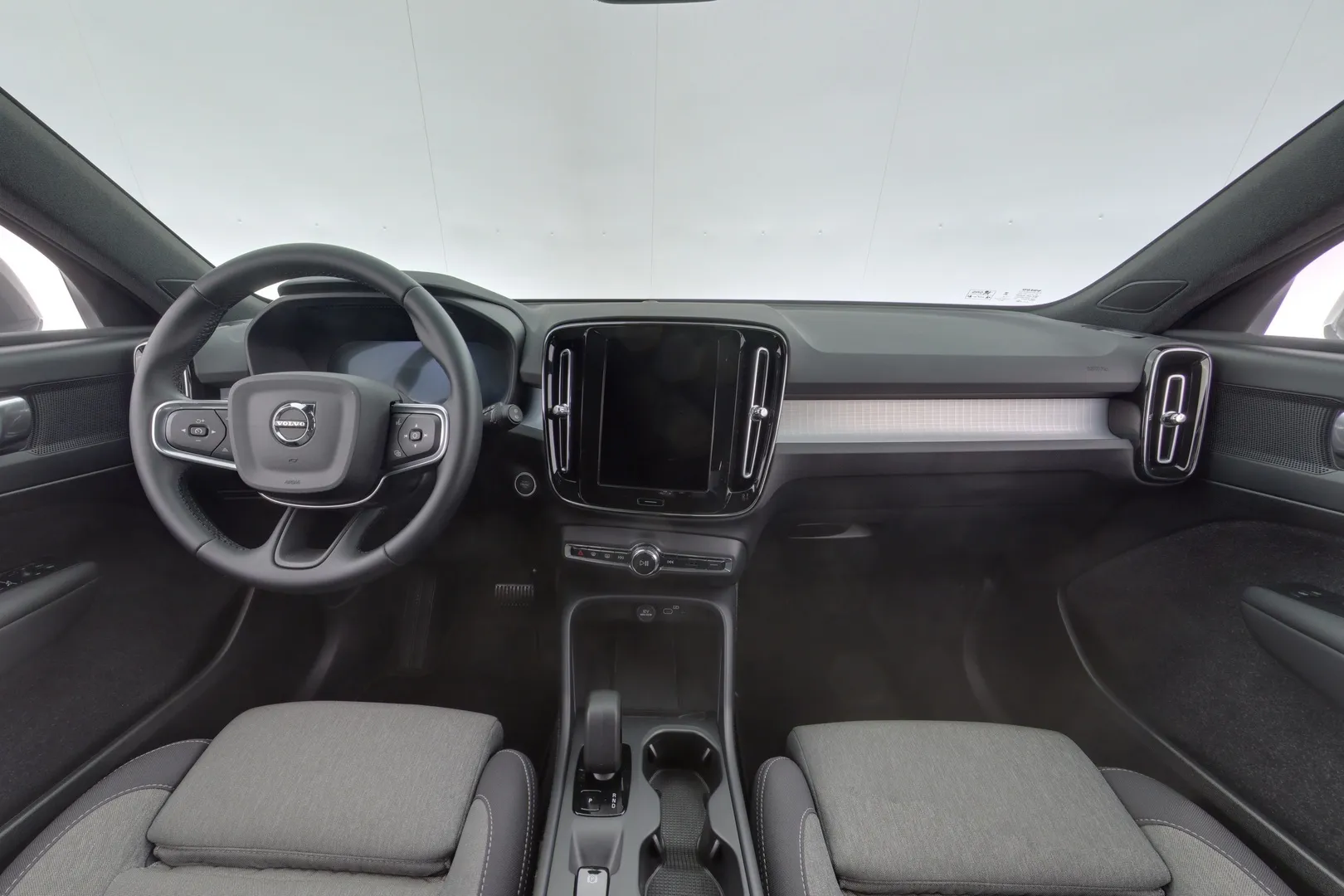 Volvo XC40 ZPO-235 carousel image