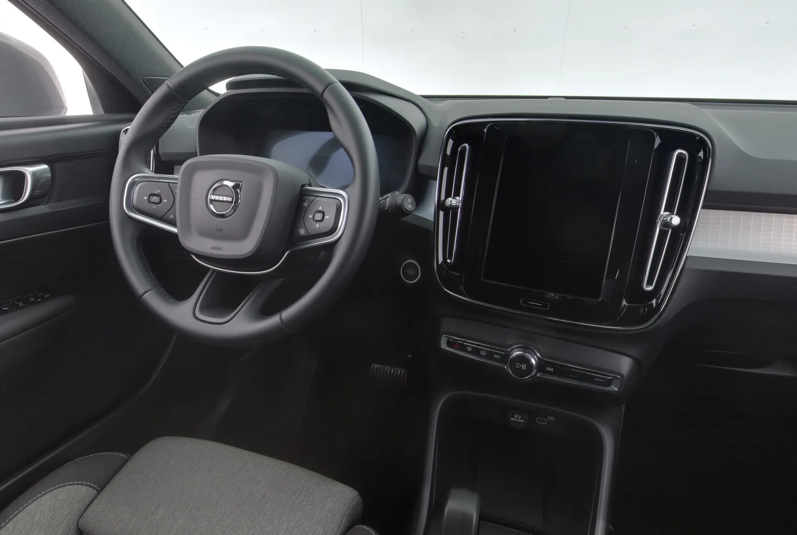 Volvo XC40 ZPO-235 carousel image