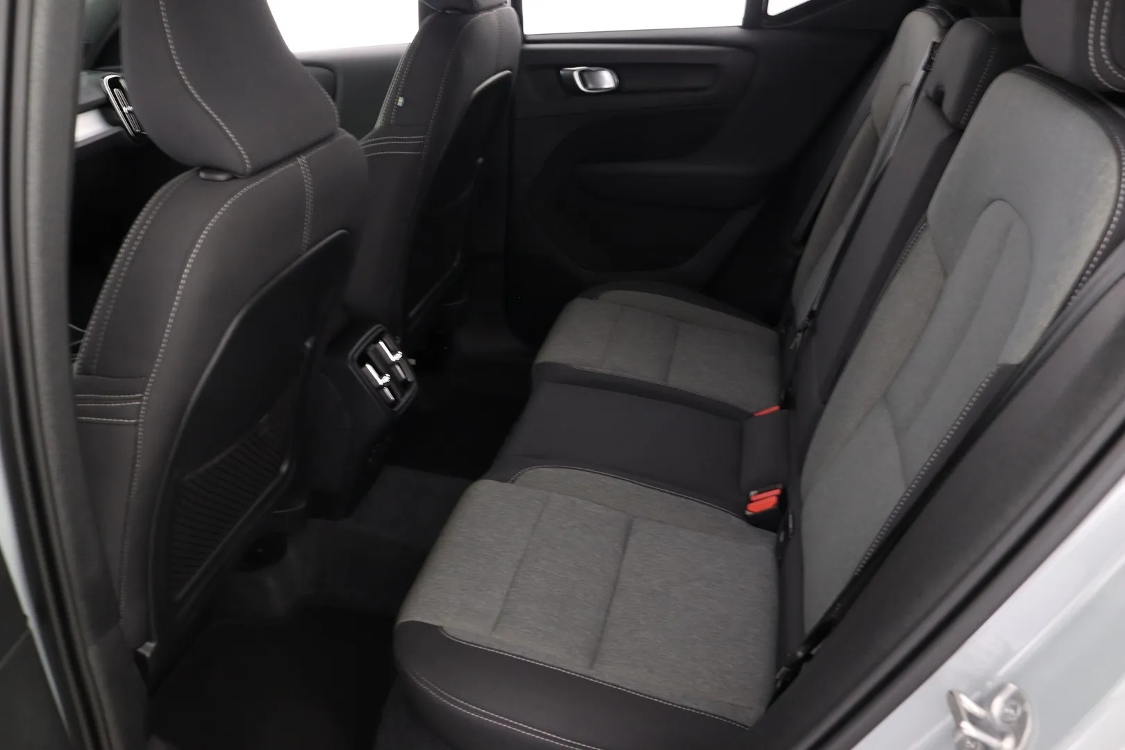 Volvo XC40 ZPL-571 carousel image