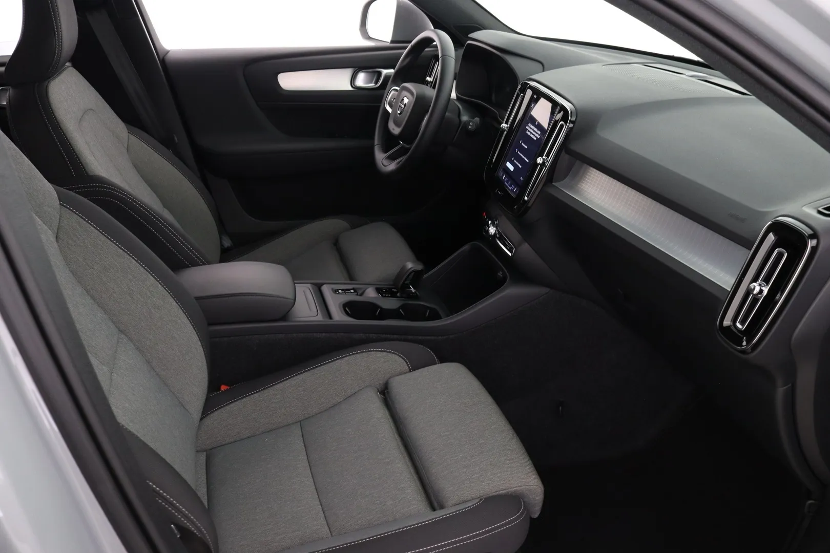 Volvo XC40 ZPL-571 carousel image
