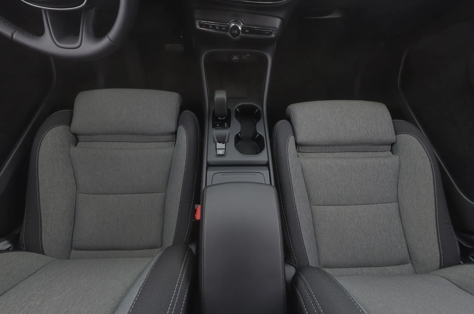 Volvo XC40 ZPL-571 carousel image