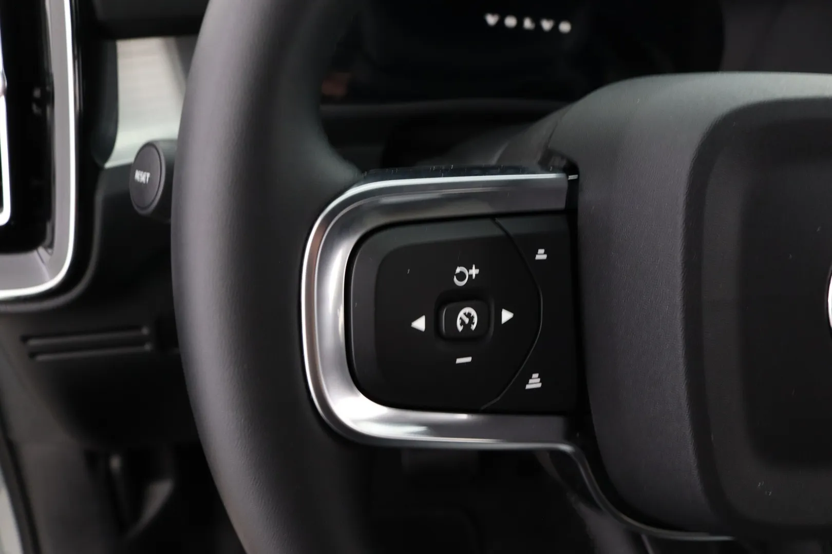 Volvo XC40 ZPL-571 carousel image