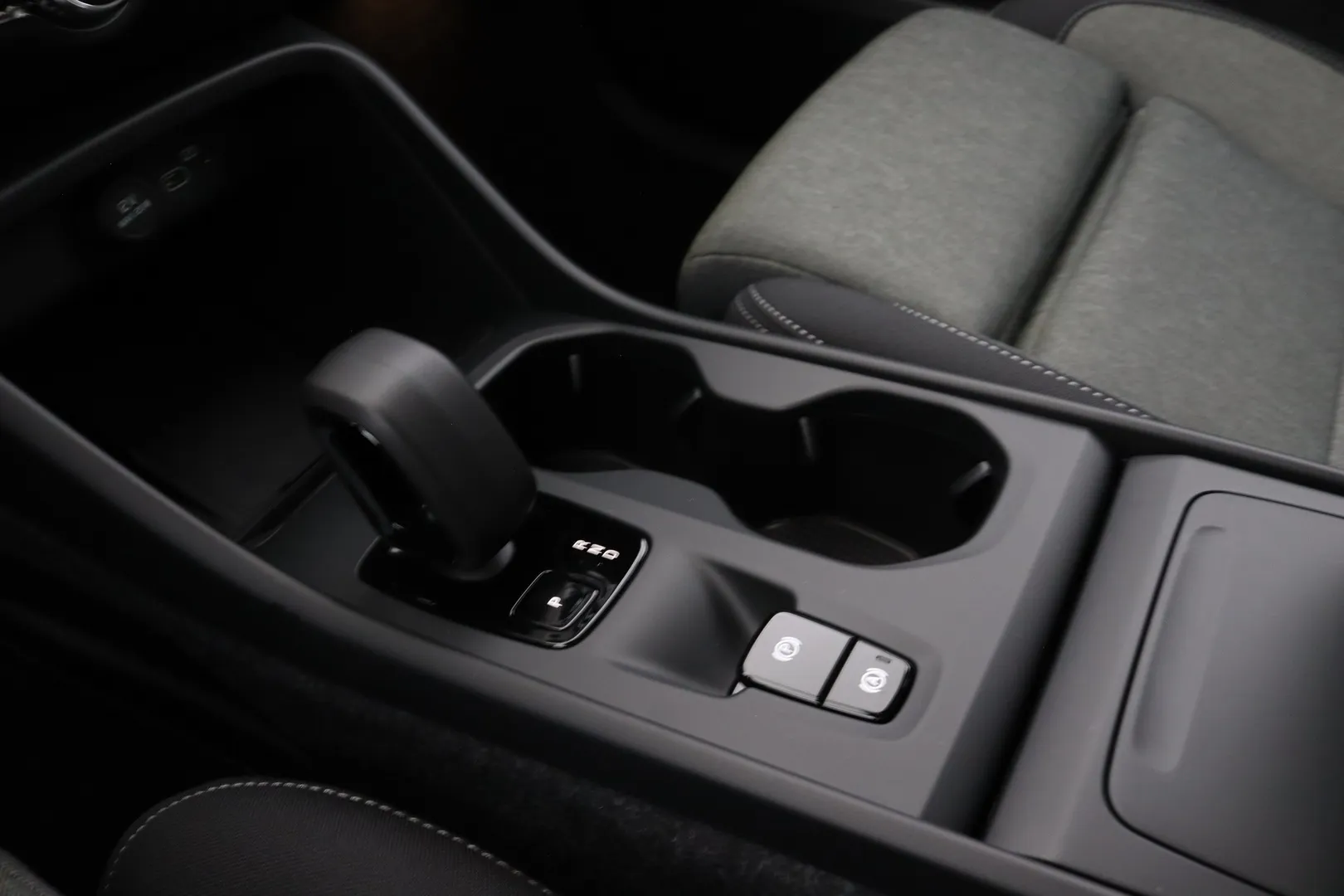 Volvo XC40 ZPL-571 carousel image